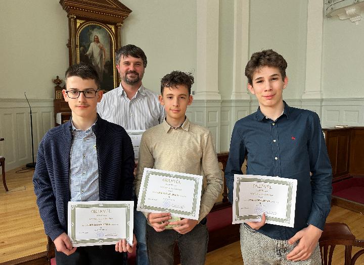 Országos első helyezés történelemből Országos első helyezés történelemből